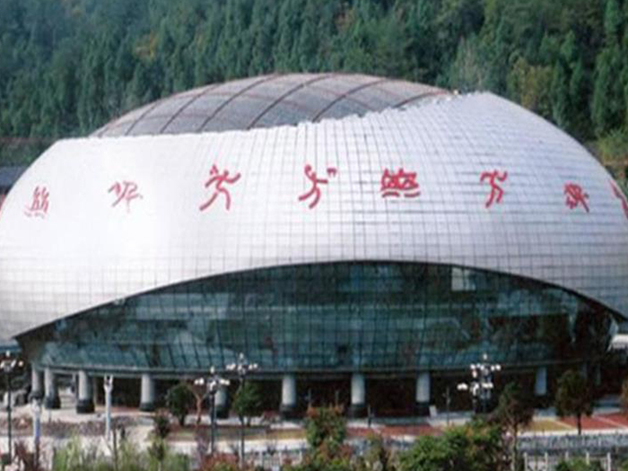 新乡体育中心球形网架加工安装